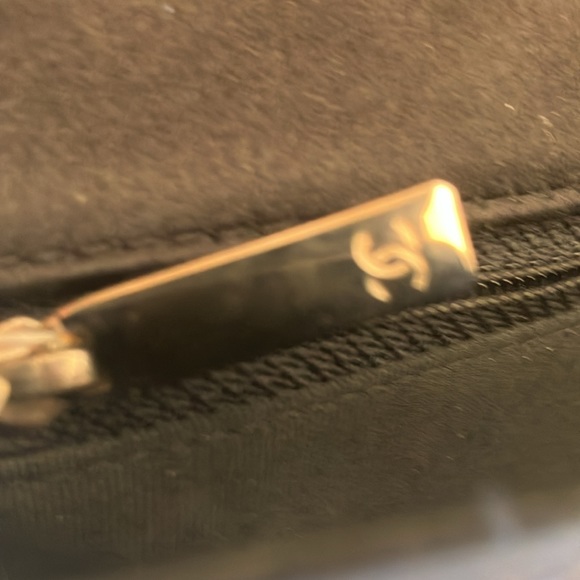 CHANEL CLUTCH - Picture 7 of 8